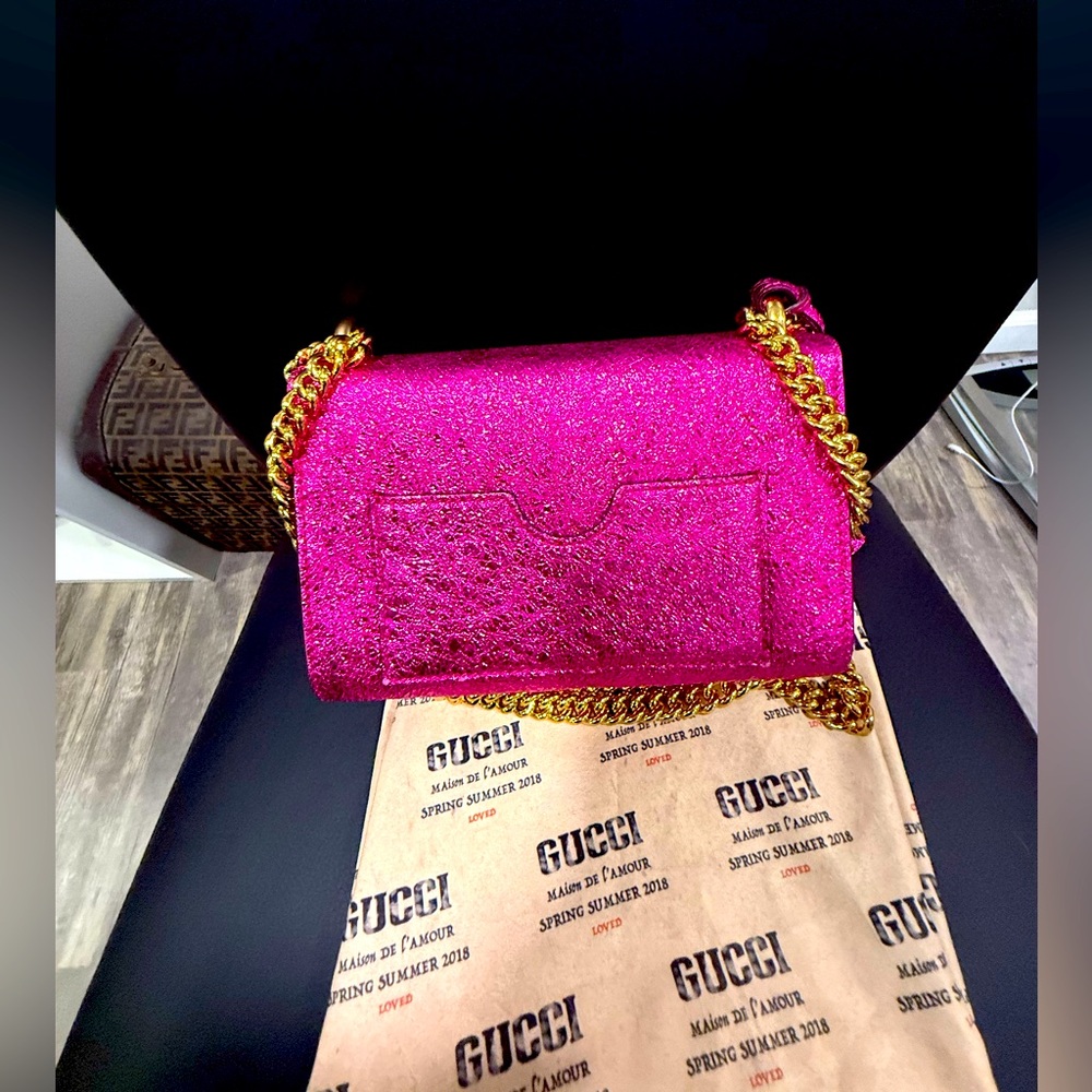 SOLD
Limited Edition Authentic Gucci Metallic Pink Galassia Padlock - Picture 4 of 15